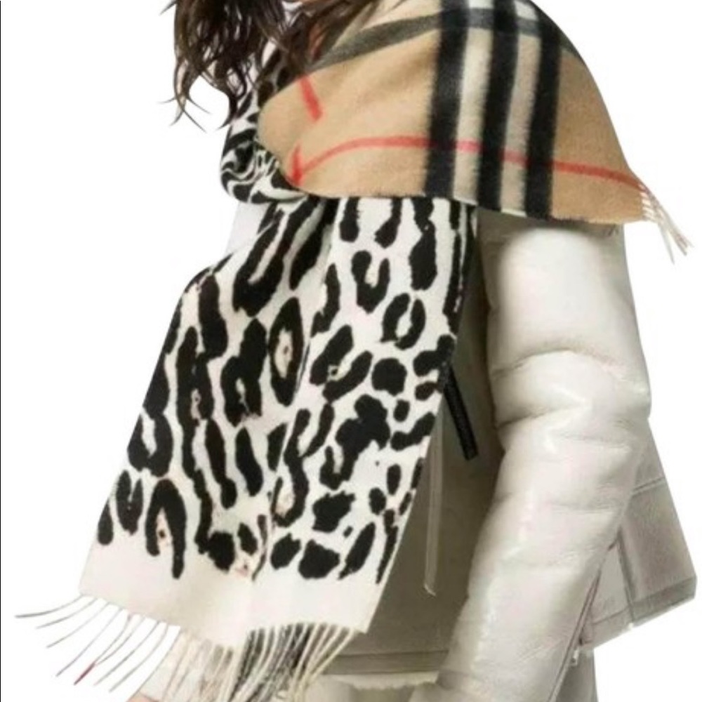 NWT Burberry reversible cashmere scarf